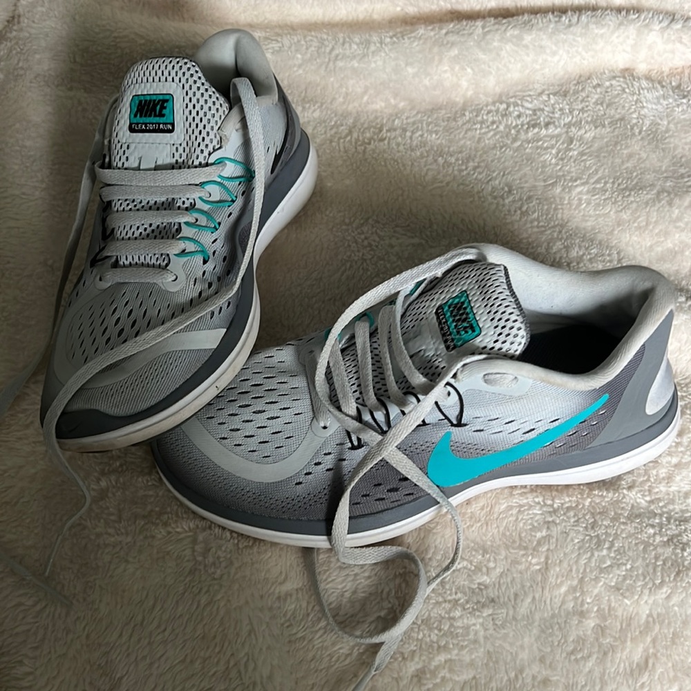 Nike Flex 2017 Run, size 6. Dark to light gray with turquoise and black details